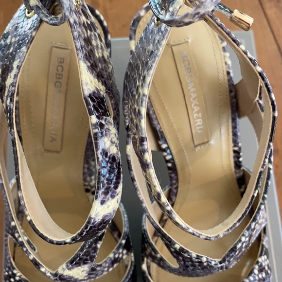 BCBG Snake print heels - Picture 6 of 9